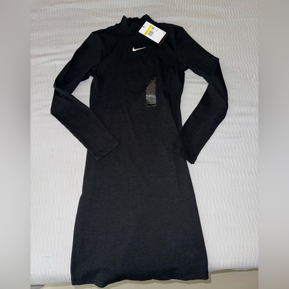 *Brand New* Nike Women’s Turtleneck DRESS Size S